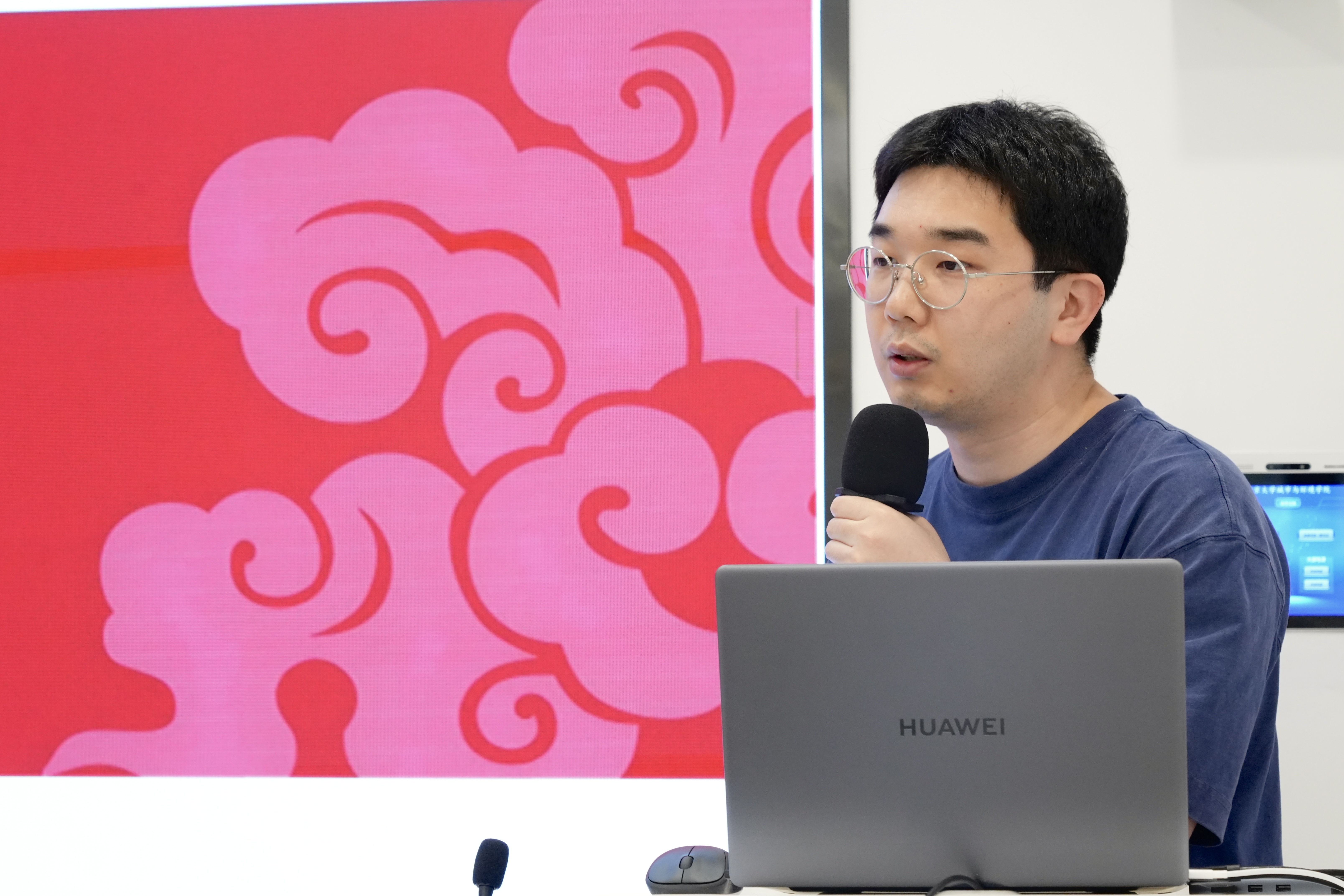 图5 张浩然介绍城市规划与设计蜜桃直播
学科与人才培养情况.jpg
