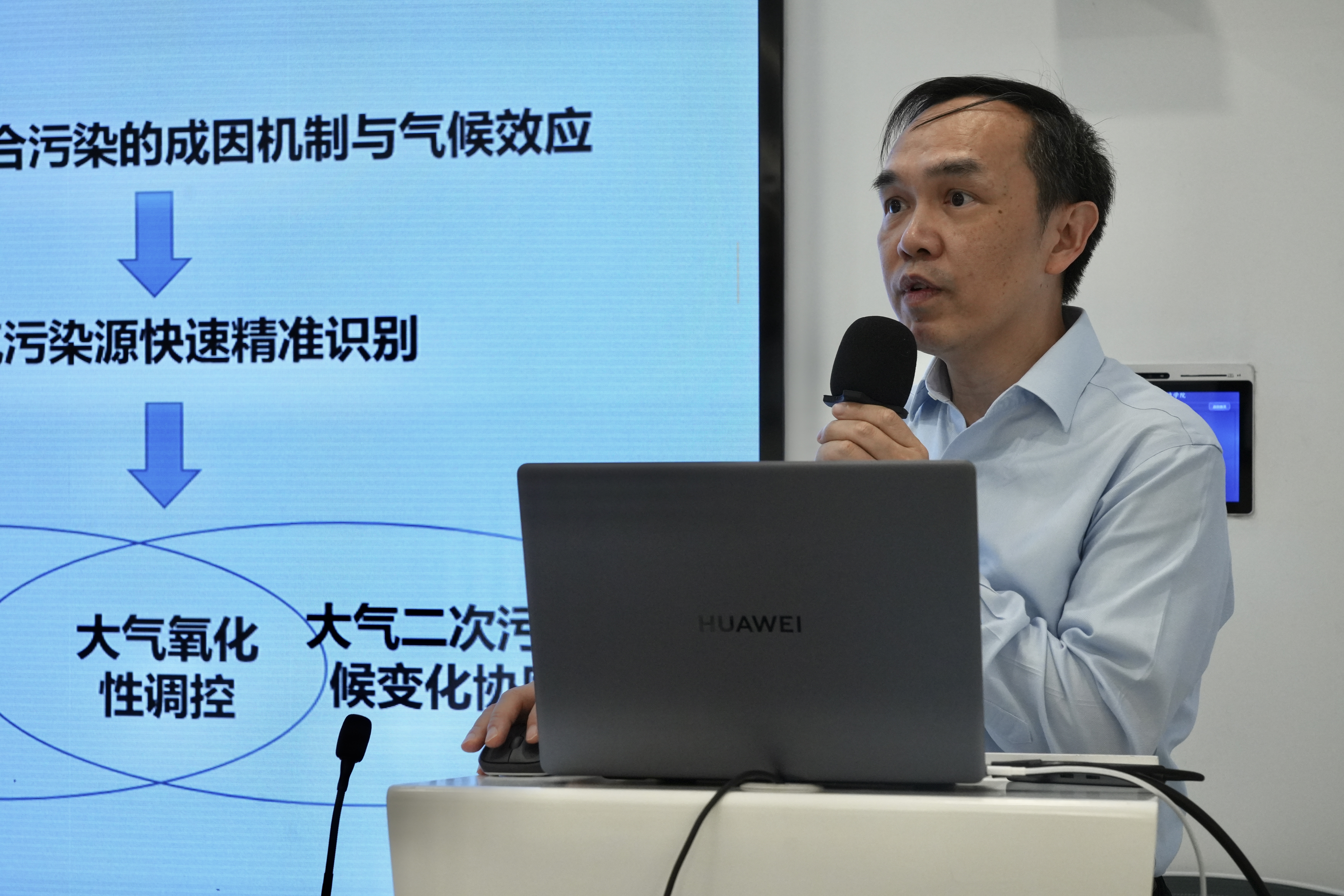 图4 秦华鹏介绍环境与能源蜜桃直播
学科与人才培养情况.jpg
