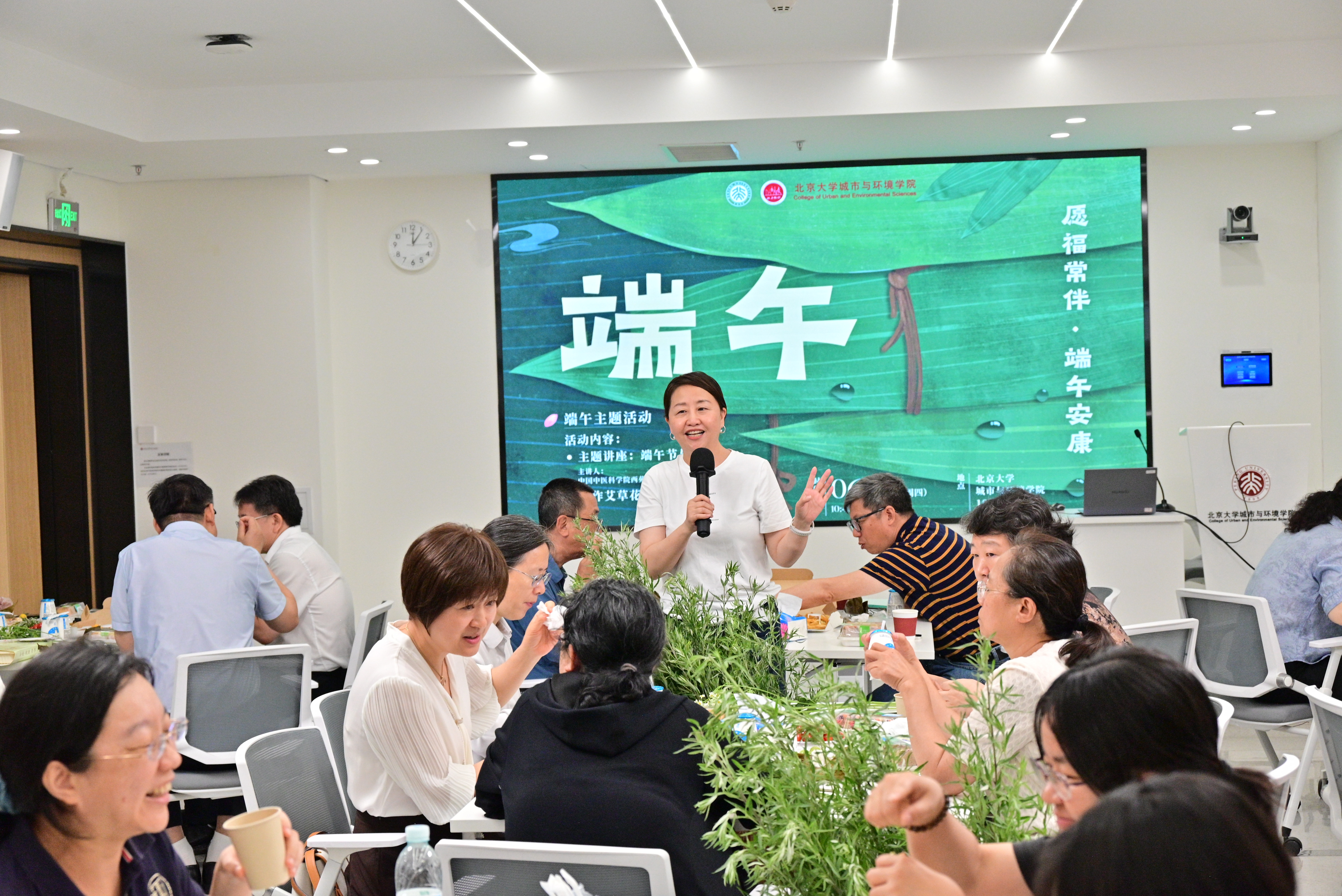 7.1 刘老师讲话.JPG
